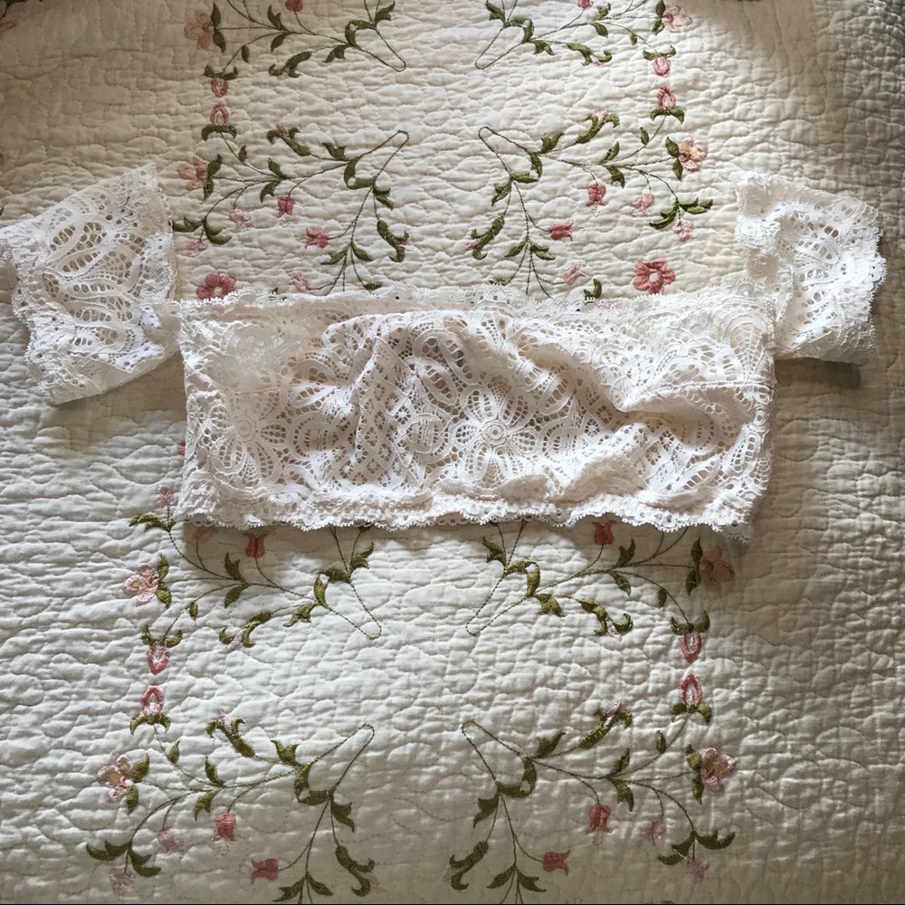 White VS off-shoulder bralette